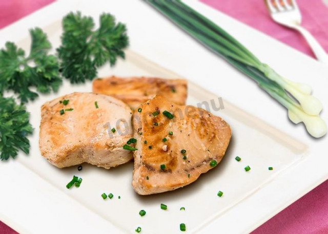 Swordfish with onion and white wine