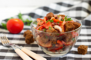 Salad with beans and tomatoes