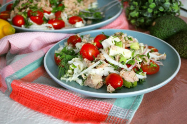 Tuna, Peking cabbage, avocado and cherry salad