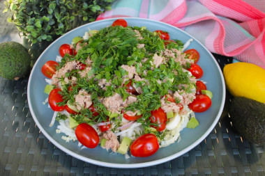 Tuna, Peking cabbage, avocado and cherry salad