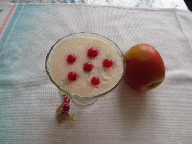 Apple mousse on semolina