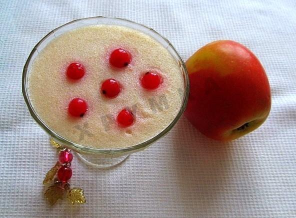 Apple mousse on semolina