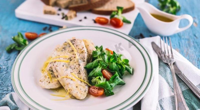 Turkey fillet, steamed in butter and lemon sauce