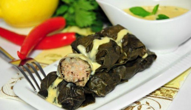 Lamb and bulgur dolma with mint sauce