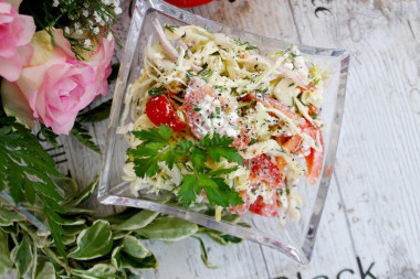 Salad of young cabbage with tomatoes and cottage cheese.