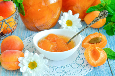 Apricot jam in a multicooker without seeds