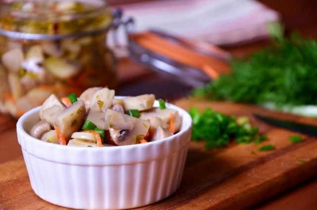 Pickled mushrooms with vegetables