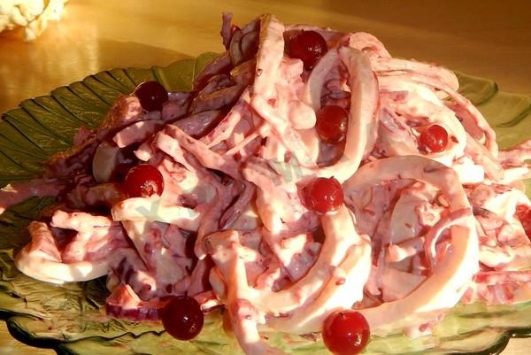 Salad with squid with cranberry sauce