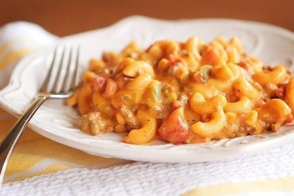 Pasta Cheeseburger with tomatoes