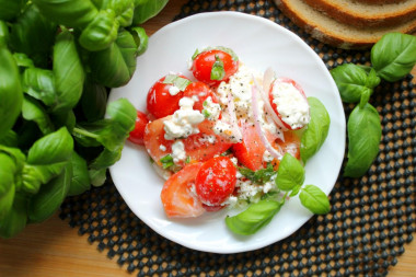 Salad with basil tomatoes and cheese