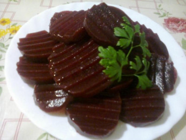 Pickled beetroot with garlic