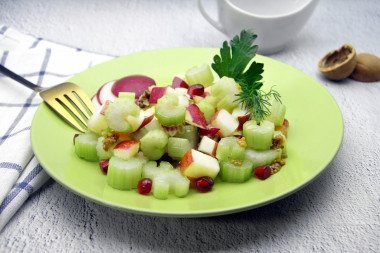 PP Salad with celery, apple, nuts and lemon juice