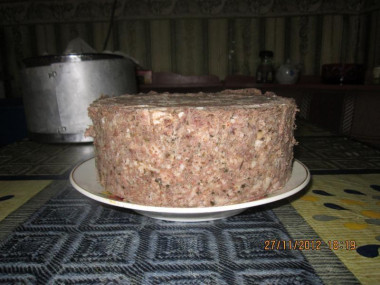 Meat cake with garlic and hot pepper