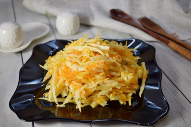 PP Salad of fresh carrots and cabbage with honey and vinegar