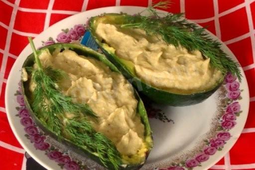 Avocado with yogurt and egg