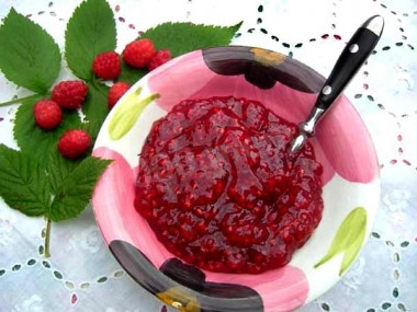 Raspberry berry jam with lemon juice