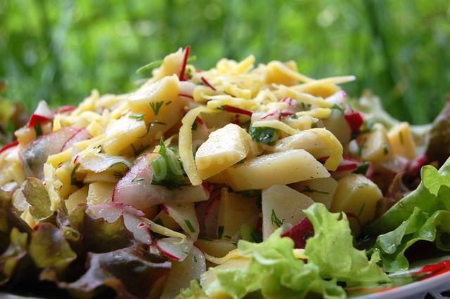 Potato salad with radishes and herbs