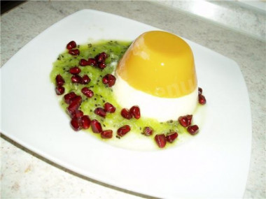 Light vanilla dessert with kiwi