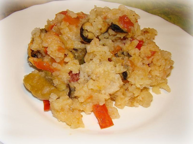 Mussels with rice in a pan