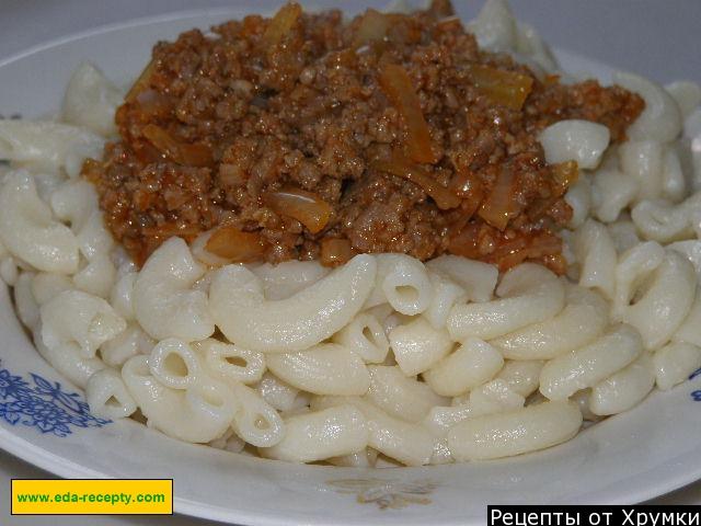 Pasta with meat and tomatoes