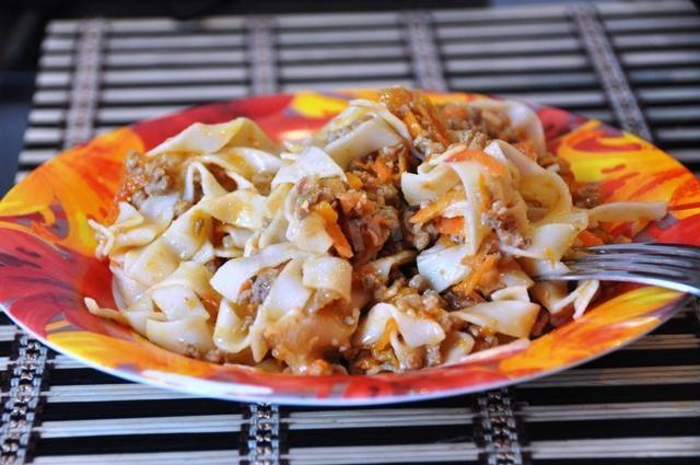 Linguini with beef pork and vegetables