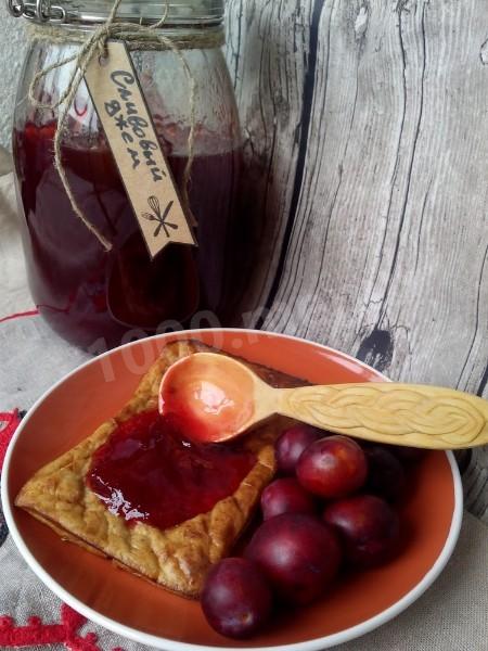 Plum jam with citric acid