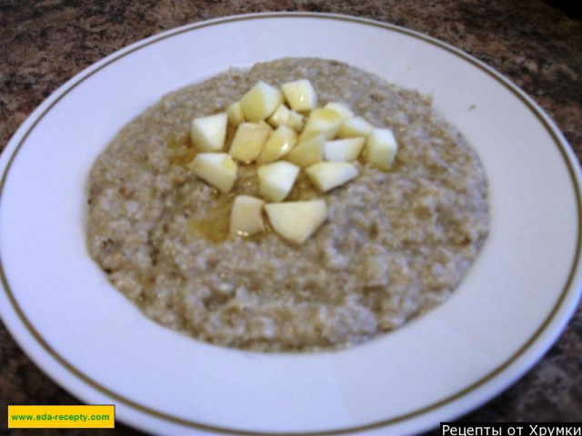 Herculean porridge with apples and honey