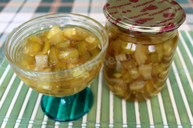 Squash jam with lemon, cinnamon and ginger