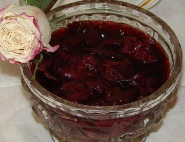 Rose jam in sugar