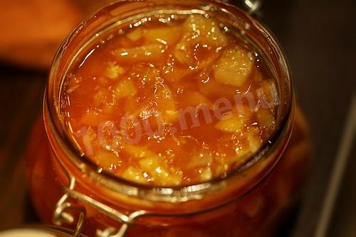 Jam of oranges and lemons with cinnamon