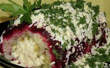 Salad with pickles, beetroot and smoked cheese