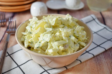 Salad with smoked chicken, Peking cabbage and pineapples