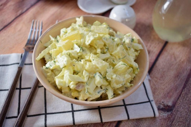 Salad with smoked chicken, Peking cabbage and pineapples