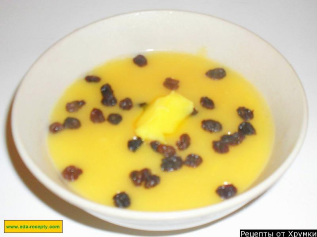 Semolina porridge with milk and apples