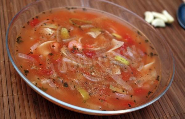 Tomato soup with noodles