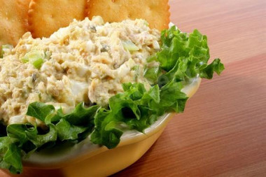 Salad with canned tuna and mayonnaise