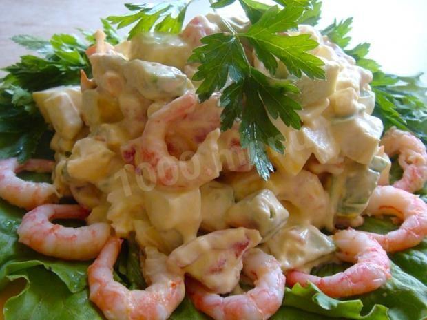 Shrimp salad grapefruit avocado mayonnaise