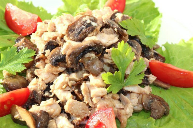 Chicken salad with mushrooms