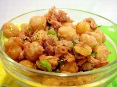 Portuguese chickpea salad