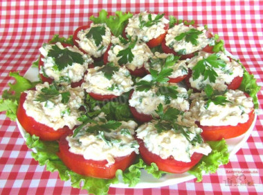 Appetizer of cod liver and tomatoes