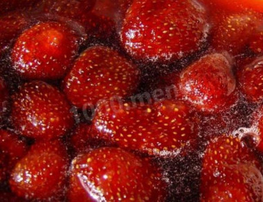 Delicious strawberry jam made from strawberries for winter