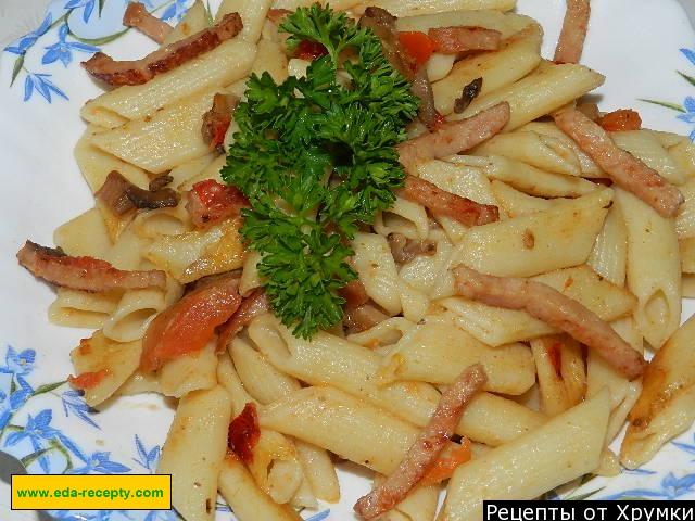 Pasta with ham and mushrooms