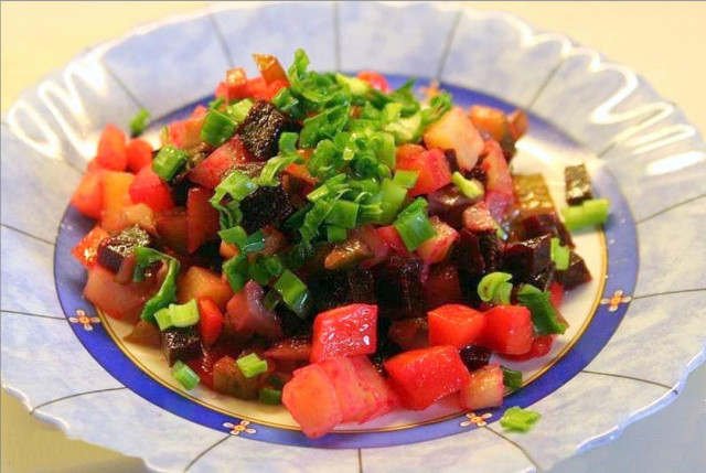 Lean salad with mushrooms and beetroot