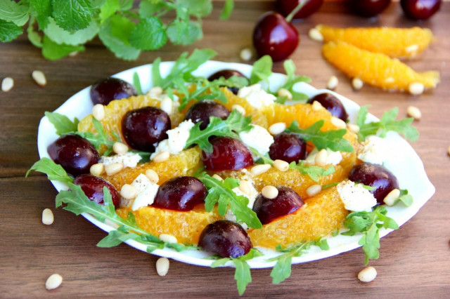 Fruit salad with soft cheese