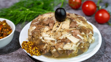 Jelly with beef and chicken in Siberian