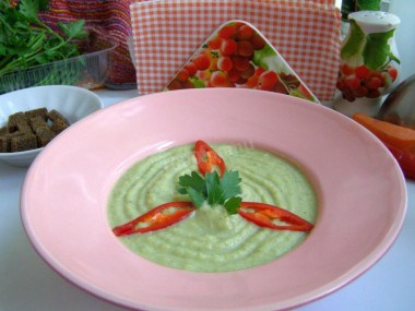 Mashed broccoli with carrots and cream