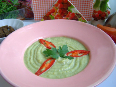 Mashed broccoli with carrots and cream