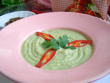 Mashed broccoli with carrots and cream