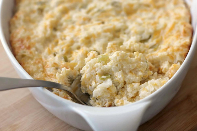 Rice with shallots with cheddar and sour cream in the oven