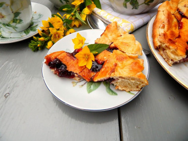 blackcurrant pie with butter and sour cream